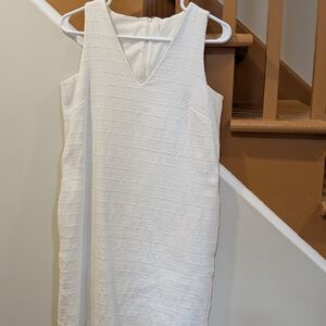 Elegant White Sleeveless Dress